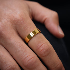 Smooth Band - 18K Gold