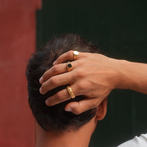 Signet Noir Ring - Gold