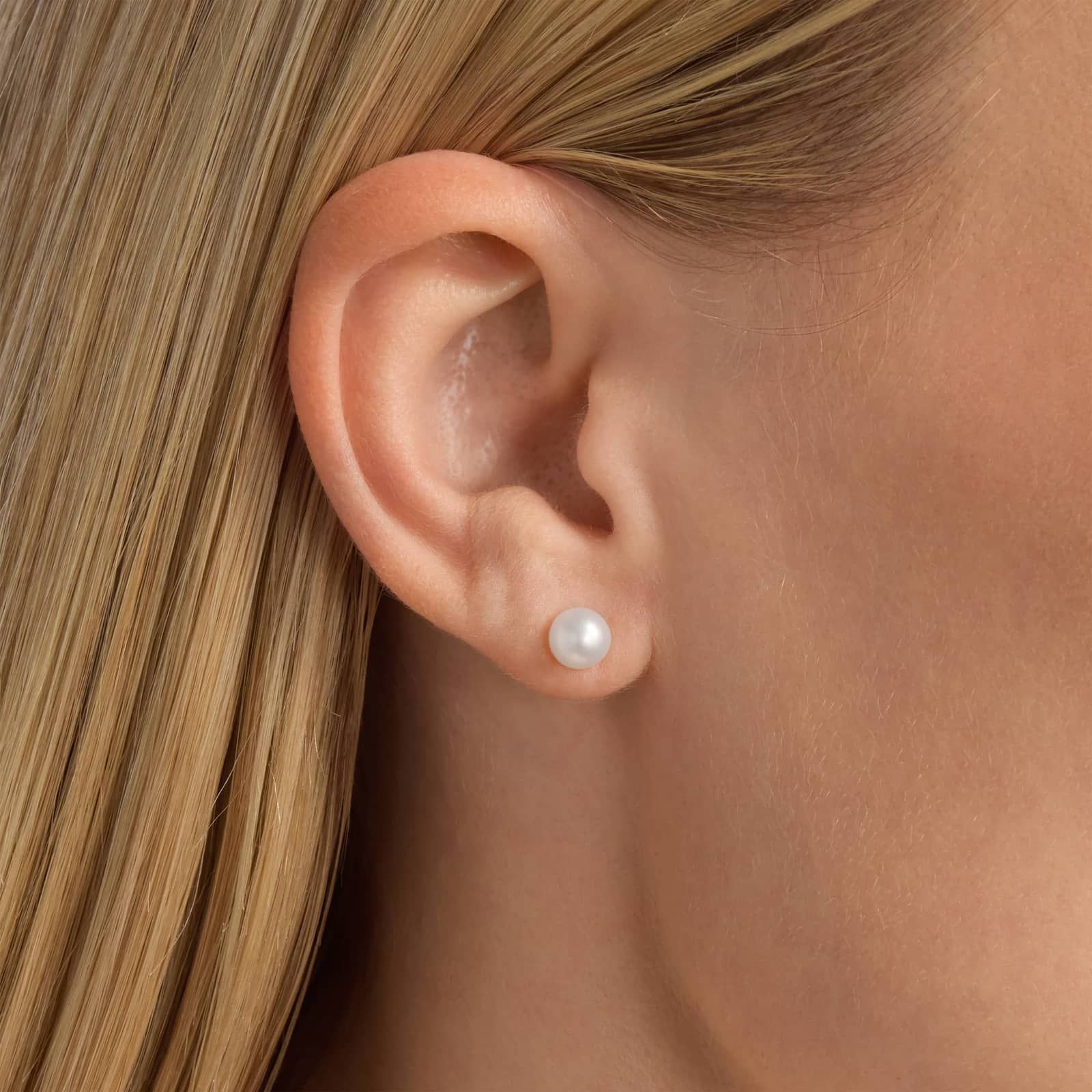 Freshwater Cultured Pearl Stud Earrings in 14k Yellow Gold (6mm)