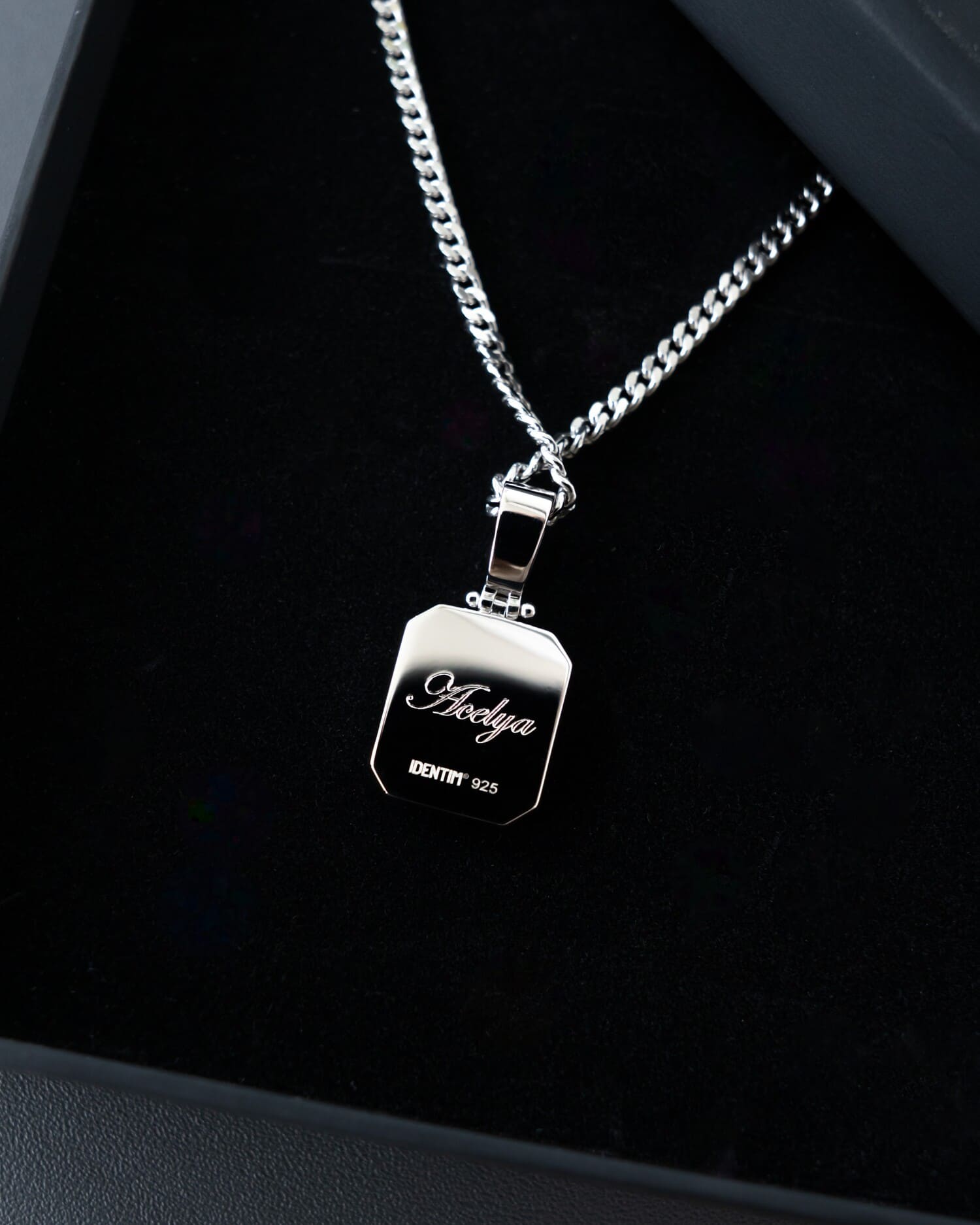 Onyx octagon engraving plate necklace