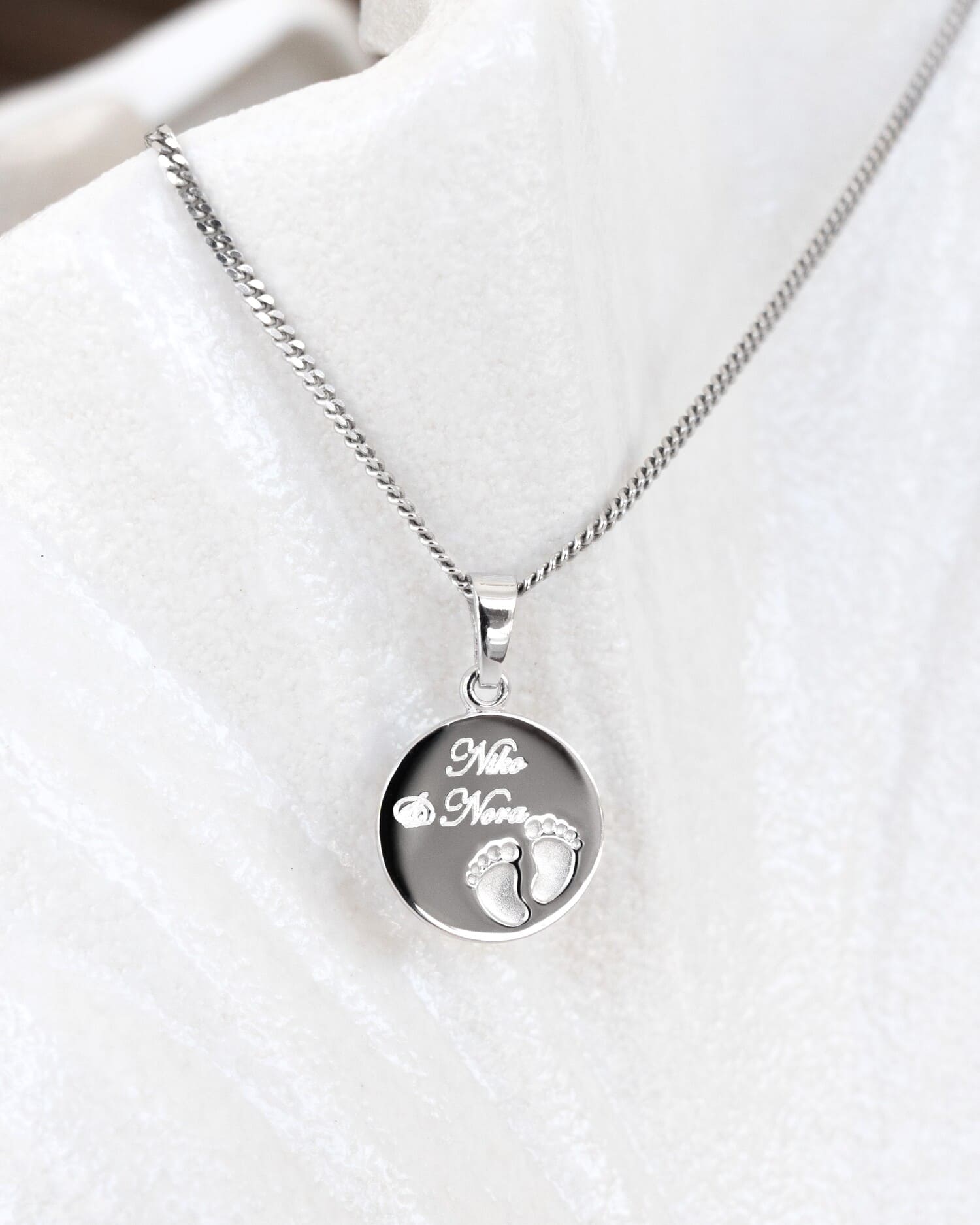 Engraving plates pendant necklace baby feet 12mm