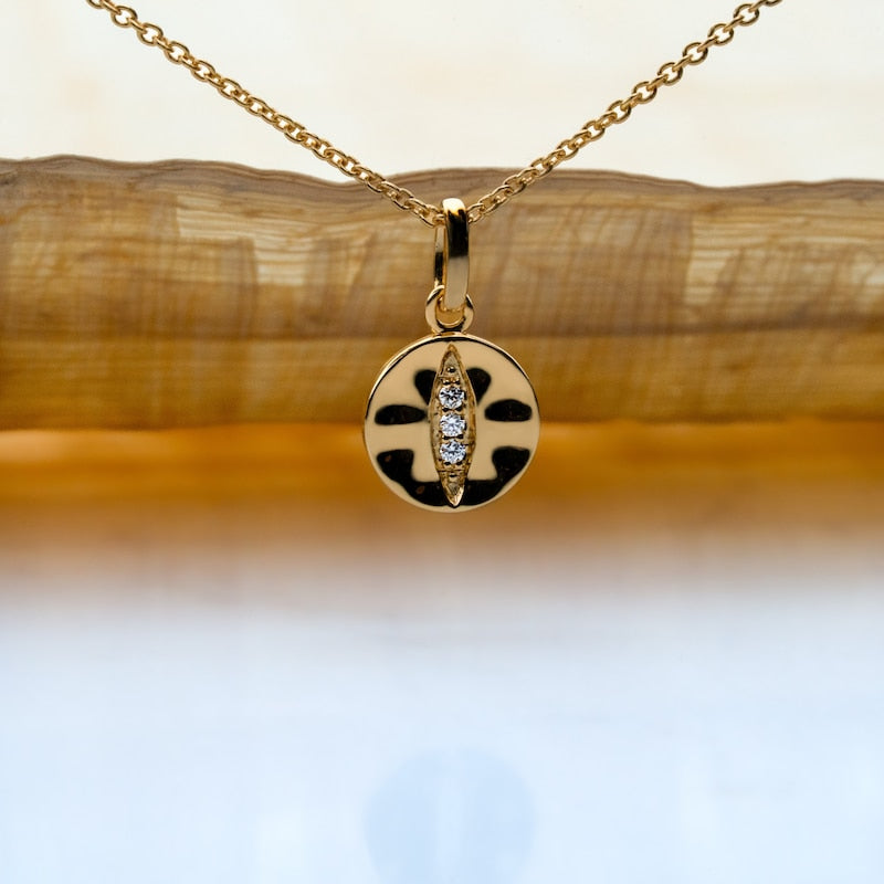 KLEORA IRIS Modern Electrum™ Diamond Cats Eye Circle Pendant