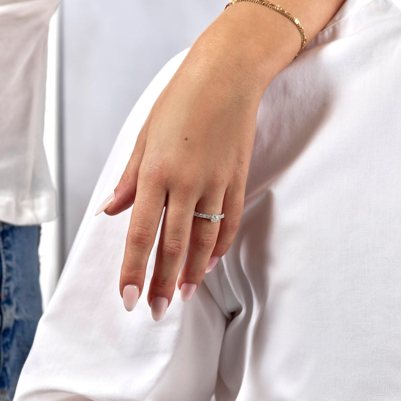 Engagement Ring Platinum Round Cut Four Claw Solitaire 1ct Diamond Ring